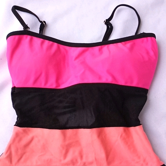 Colorblock Swimsuit - Picture 2 of 6